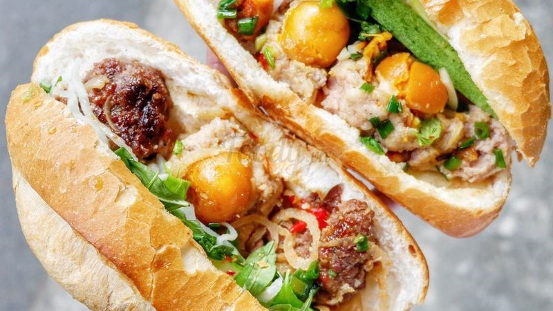 1 ổ bánh mì thịt sẽ chứa khoảng 500 calo