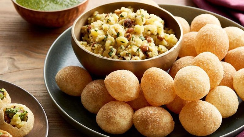 Món bánh đường phố Golgappa ở Ấn Độ