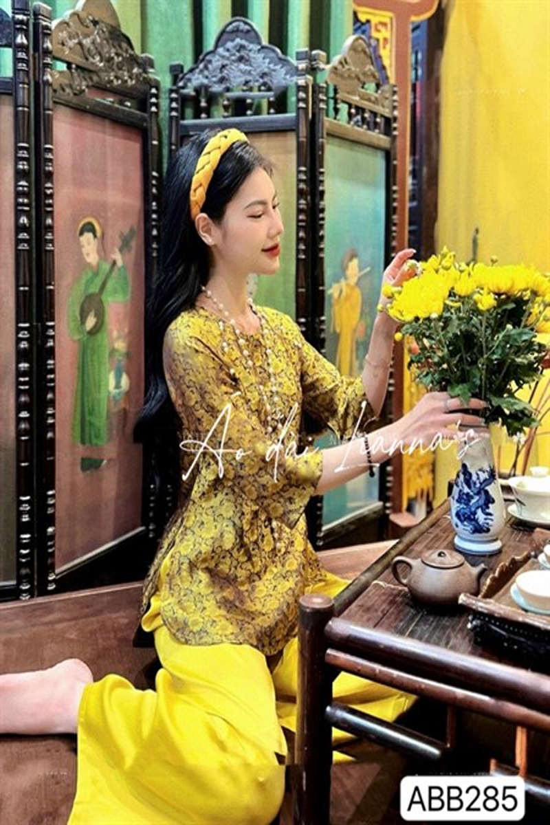 Mẫu áo bà ba cao cấp hoa nhí gold nền xanh quần cam