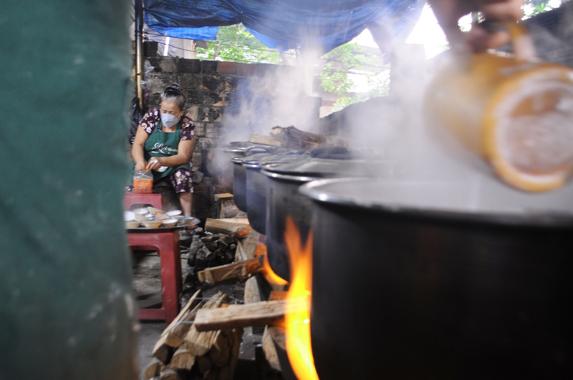 Bà Võ Thị Lợi, (65 tuổi), ở thôn Mỹ Lại, (xã Tịnh Khê, TP.Quảng Ngãi) chủ quán bánh bèo Lợi, đi lên từ gian khó