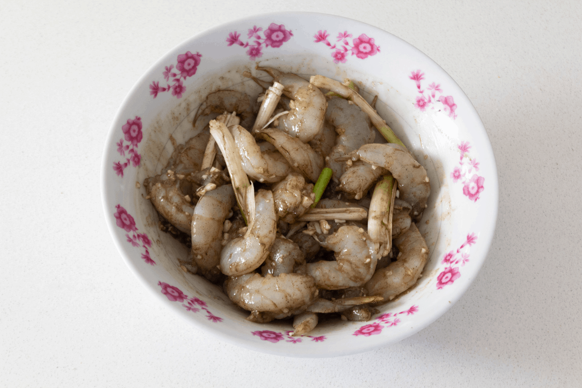 Prawns in a bowl with marinade.