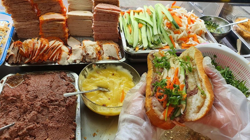 Bánh mì chả bao nhiêu calo? Ăn thế nào để không tăng cân? 1