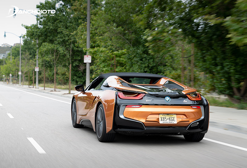 BMW i8 mang đến cảm giác lái bốc, “đã” và làm hài lòng người ta bởi khả năng xử lý linh hoạt