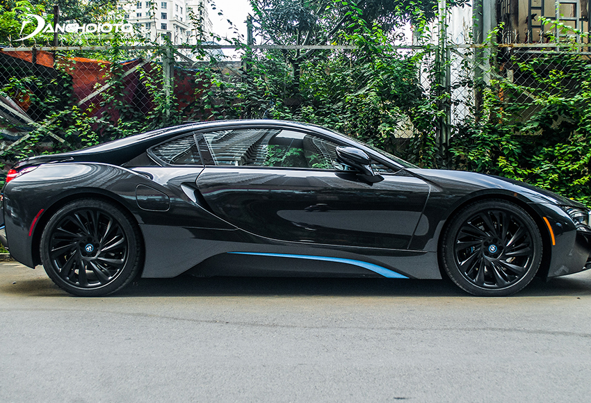 Chiếc xe BMW i8 mạ vàng của một “dân chơi” Sài Gòn