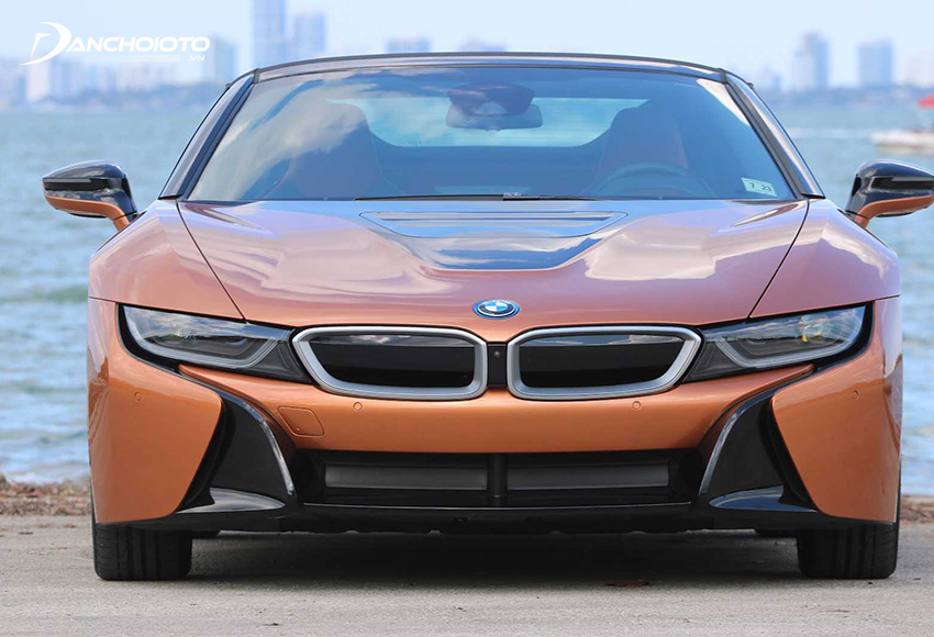 Những đường cắt xẻ táo báo tạo nên dấu ấn đặc trưng cho BMW i8