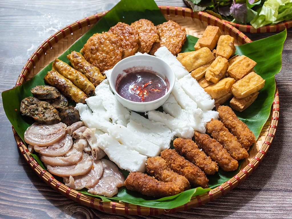 The name bun dau mam tom already includes all the key ingredients of this controversial dish. Bun refers to rice noodles, dau is the term for tofu, and this dish's star ingredient is mam tom - the fermented shrimp paste.