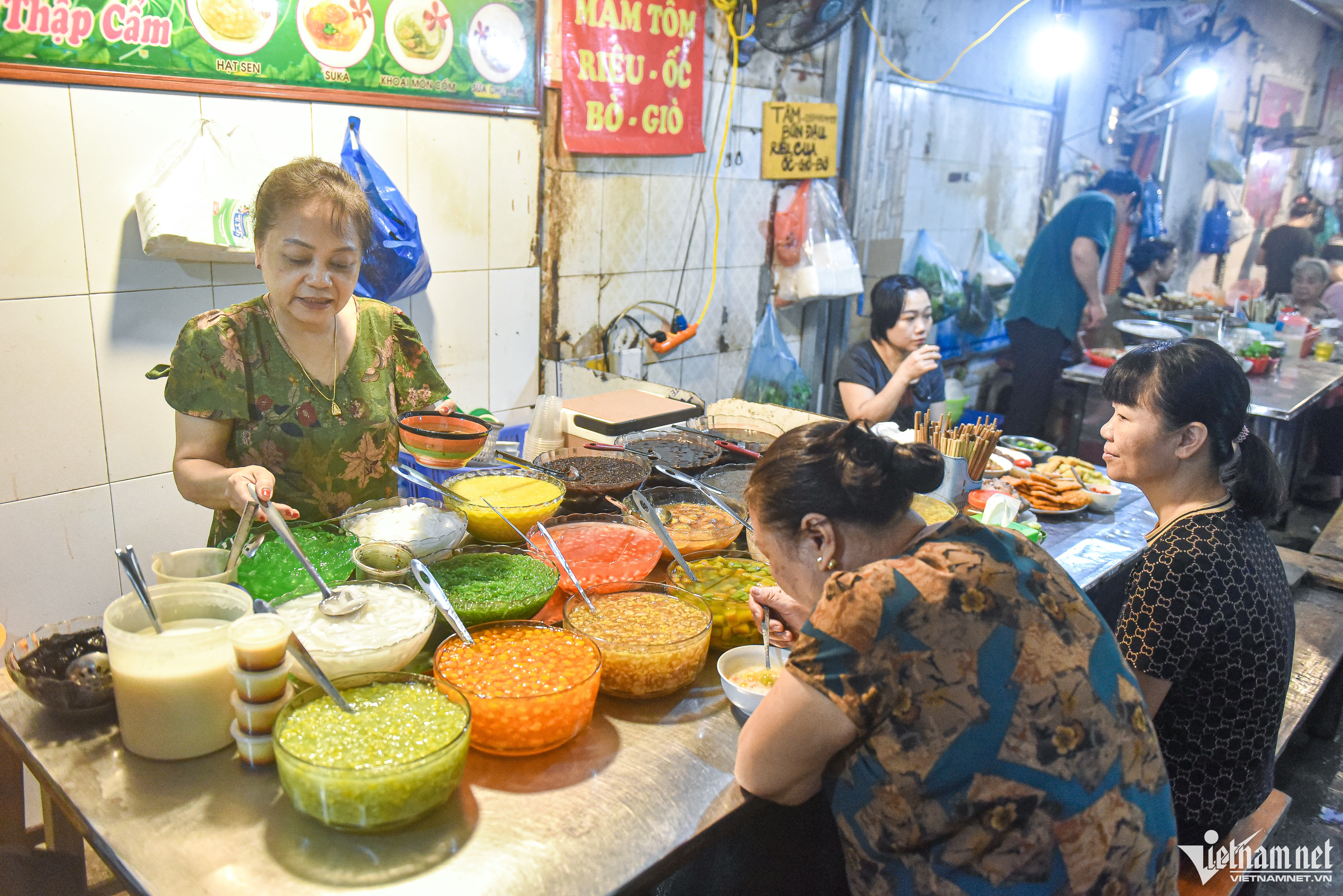 Cầm 100 nghìn dạo thiên đường ẩm thực ngõ Đồng Xuân, 'ăn sập' món ngon Hà Nội