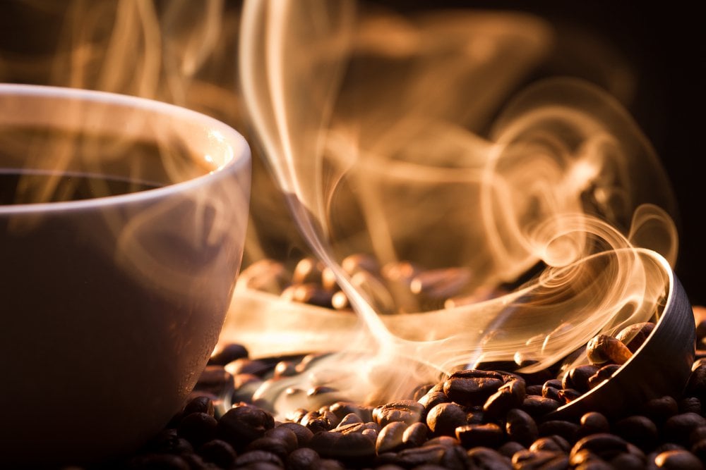 Hạn chế caffeine cũng là cách trị huyết áp cao nên thử