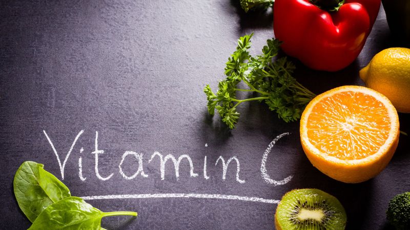 Vitamin C có thể làm giảm độ pH của nước tiểu giúp tiêu diệt vi khuẩn hạn chế nhiễm trùng đường tiết niệu.