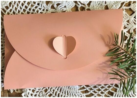 Phong bì thư dễ thương màu hình hình trái tim nhỏ. Đồ handmade dịp valentine.