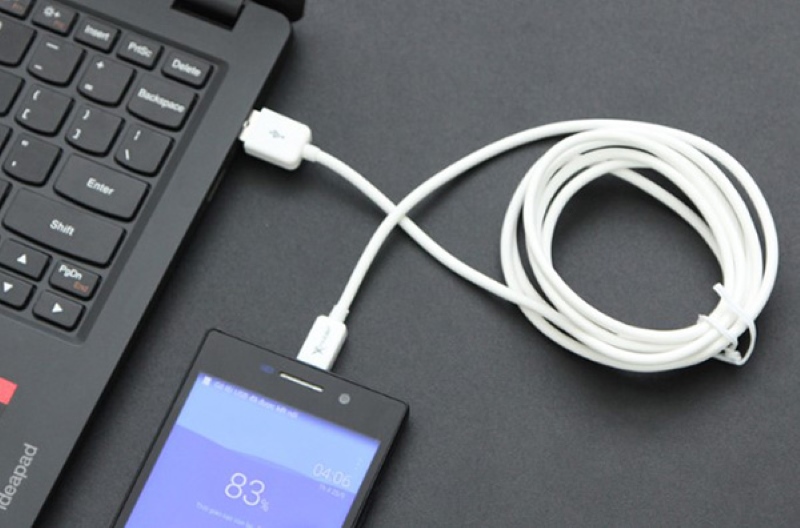 Cáp USB hỗ trợ chuyển file ảnh sang máy tính nhanh chóng