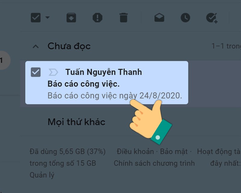 Nhấn chuột phải vào email bạn muốn gửi dạng đính kèm