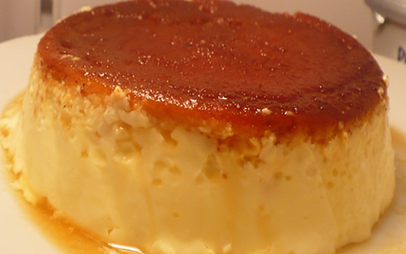 Bánh flan bị rỗ đáy hoặc rỗ bên trong