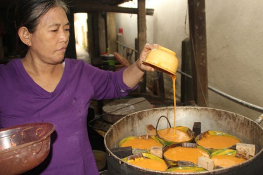 Hấp bánh tổ trong vòng 4 tiếng.