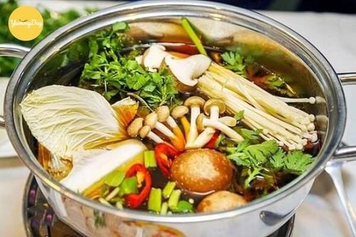 Lẩu gà nấm là món ăn vô cùng bổ dưỡng