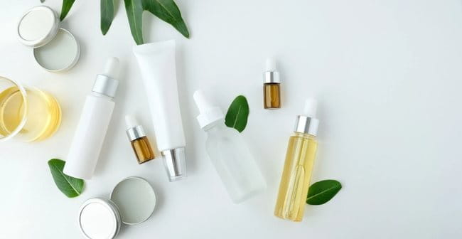 Lựa chọn sản phẩm skincare gốc nước khắc phục lỗ chân lông to