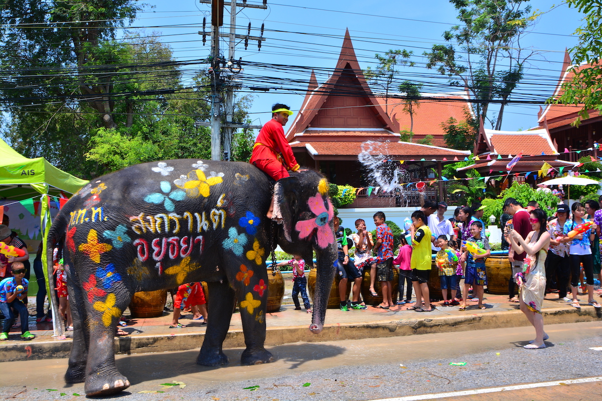 Ayuthaya,,Thailand,-,Apr,14,:,Unidentified,People,Who,Enjoy