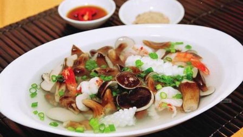 Canh nấm tràm nấu với hải sản