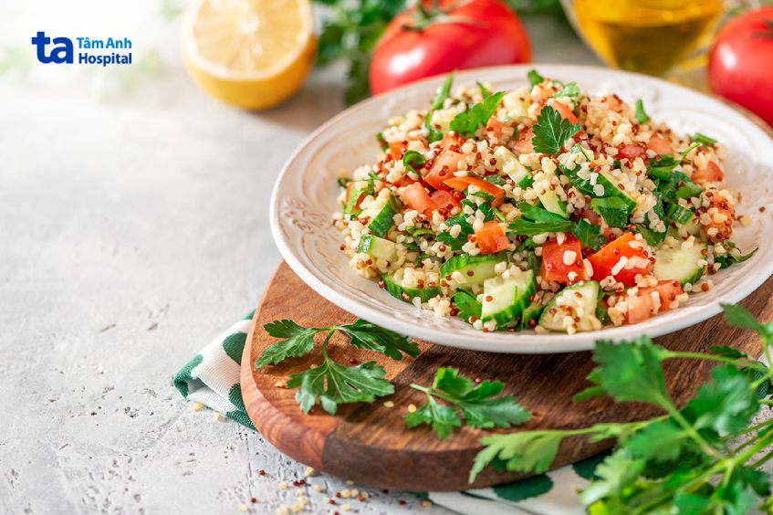 Bố mẹ có thể trộn hạt quinoa vào các món ăn hàng ngày