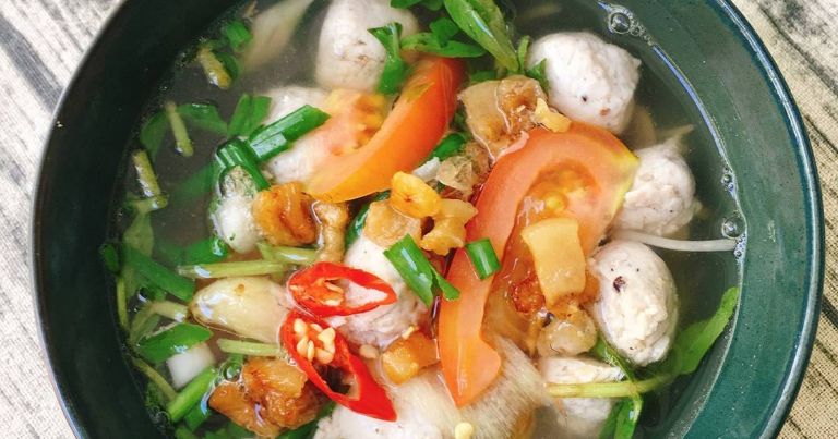 Chả cá thác lác nấu canh chua