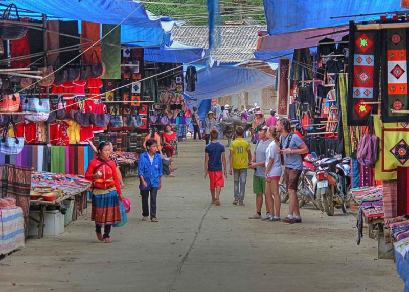 Cách đi đến chợ Phiên Sapa