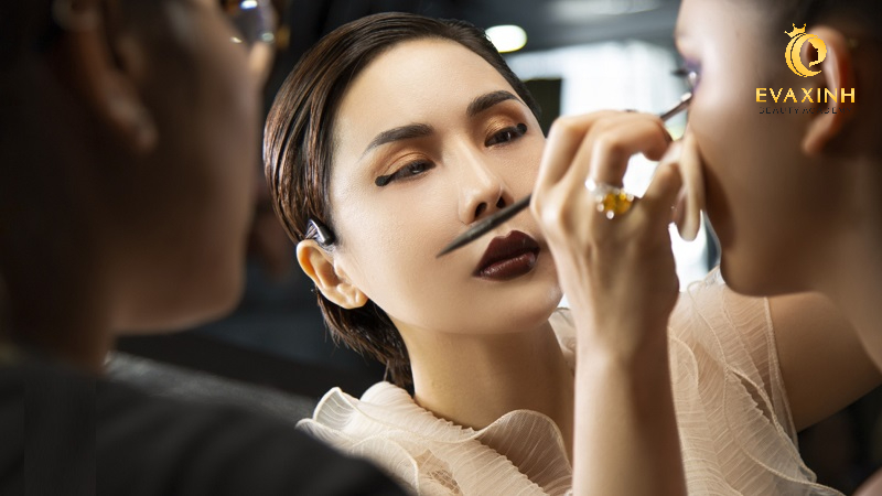 chuyên viên makeup