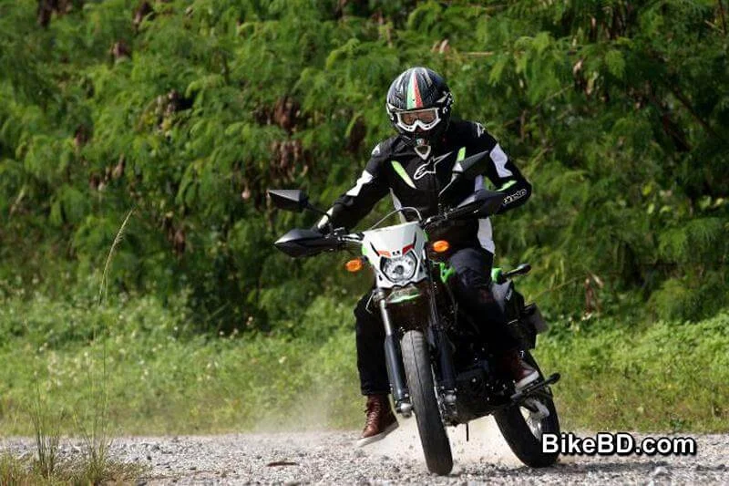 kawasaki-d-tracker-150-feature-riding-handling