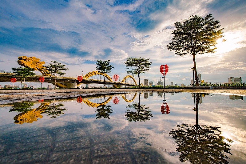 daragon-bridge-on-an-opening-day-cầu-rồng-đà-nẵng-Danang-Discovery-4-famous-bridge-in-danang-Restaurant-near-me-dragon-bridge-history-a-new-iconic-image-of-danang