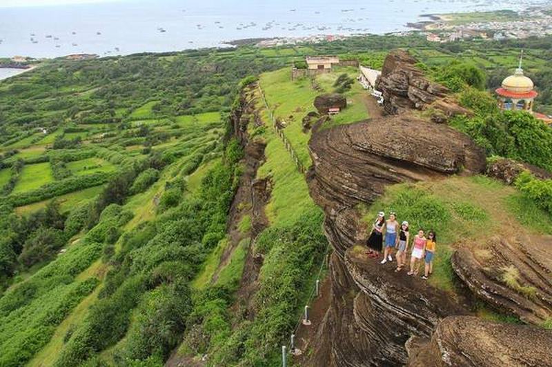 Núi Cao Cát trên đảo Phú Quý có vẻ đẹp làm say đắm lòng người