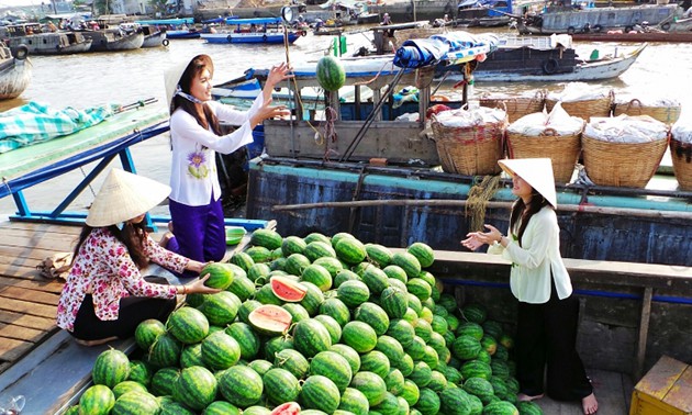 Những cô gái trên sông (Nguồn sưu tầm)