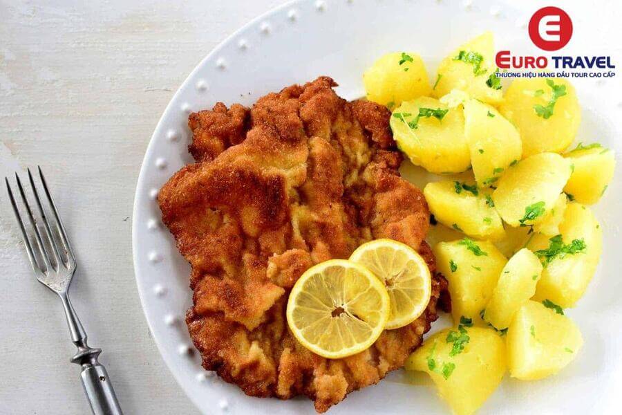 Wiener Schnitzel món ăn Châu Âu truyền thống nổi tiếng của Áo