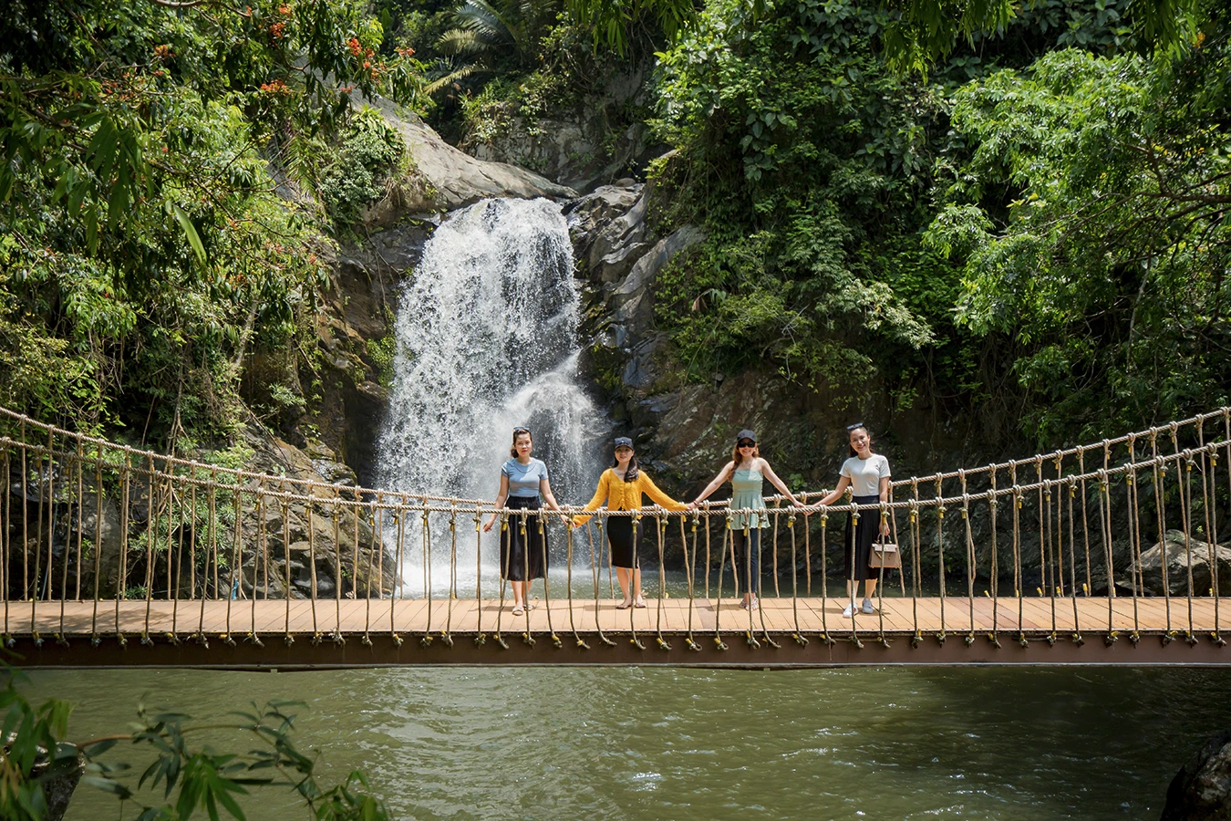 khu-du-lich-cong-troi-dong-giang