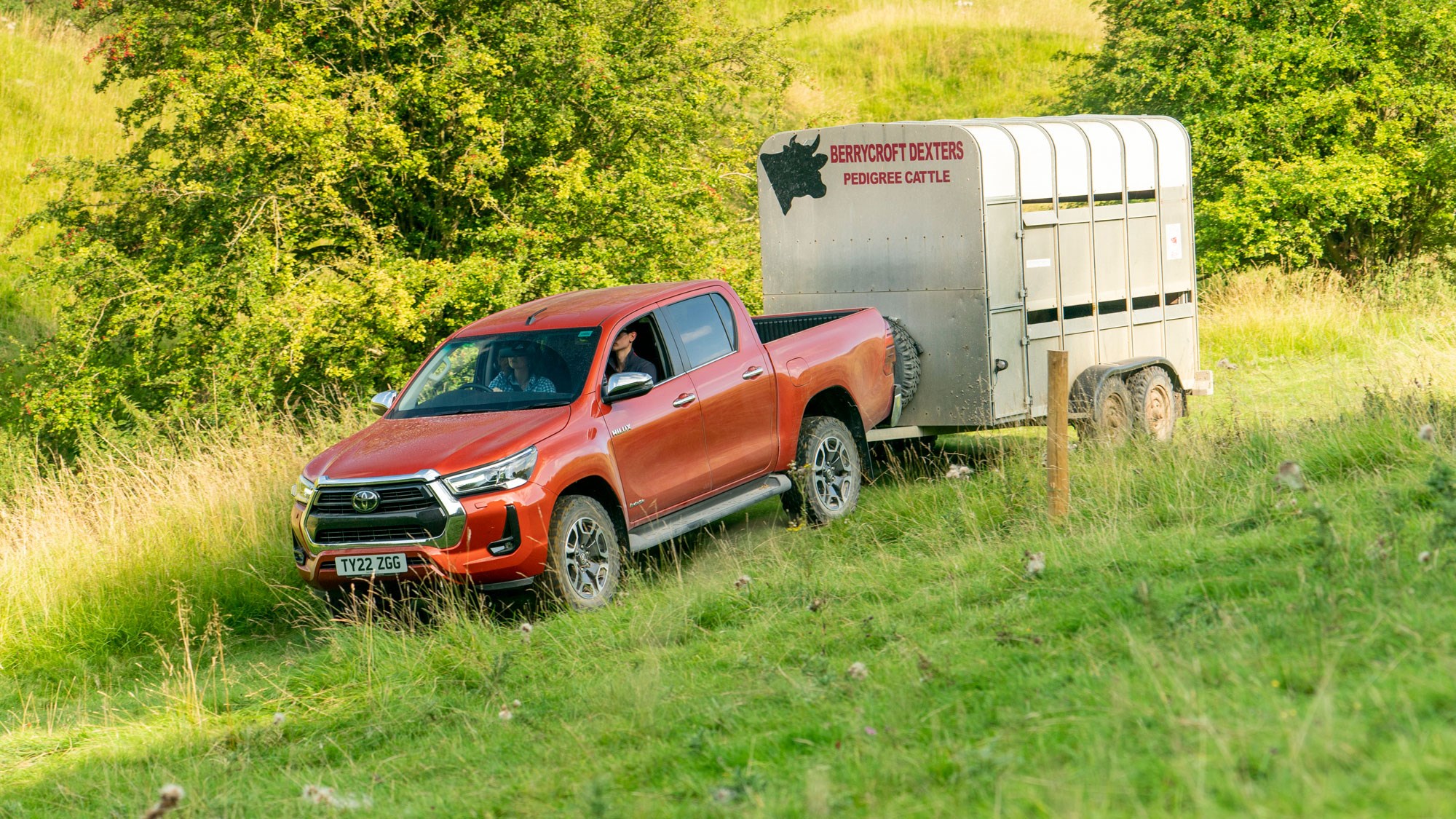 Toyota Hilux 2022 towing off road