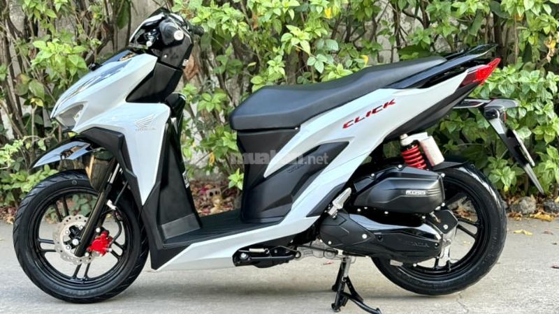 Vario 125 độ dàn áo Click trắng ánh bạc