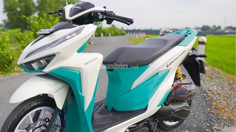 Xe Vario 125 độ dàn áo trắng xanh ngọc phong cách học sinh