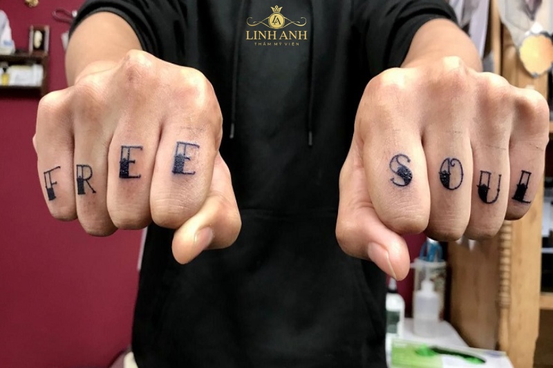 tattoo chữ đẹp cho nữ và hoa hồng