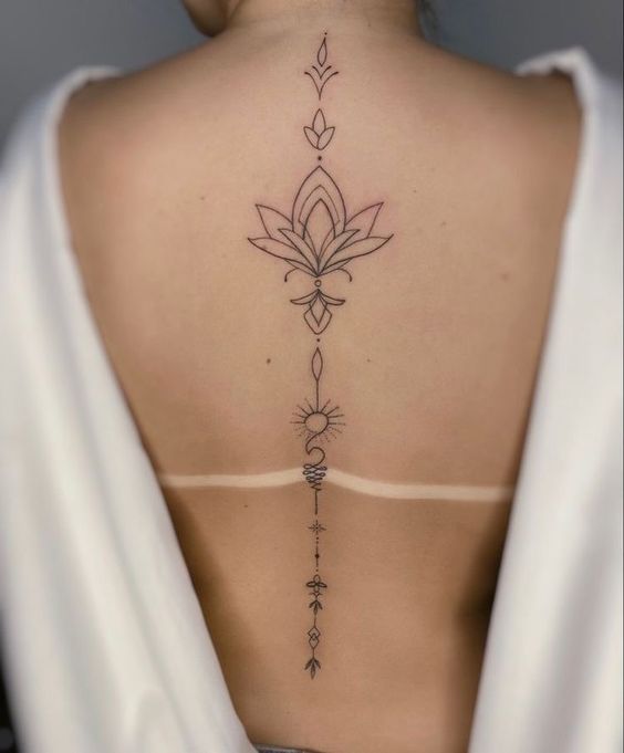 mẫu tattoo hoa sen đẹp sau lưng nữ