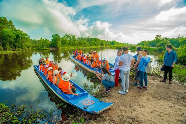 du lịch ở làng nổi Tân Lập