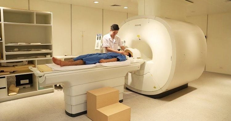 Hình ảnh cộng hưởng từ (MRI) sử dụng sóng vô tuyến do máy tính tạo ra và từ trường mạnh để tạo ra hình ảnh chi tiết của các mô cơ thể