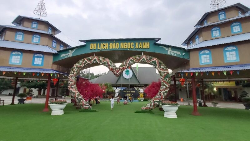 tam khoang nong dao ngoc xanh