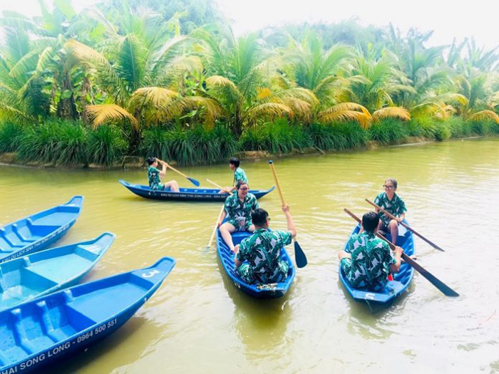 hoạt động chèo thuyền