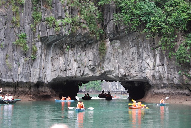 Hang-Luon-Vinh-Ha-long