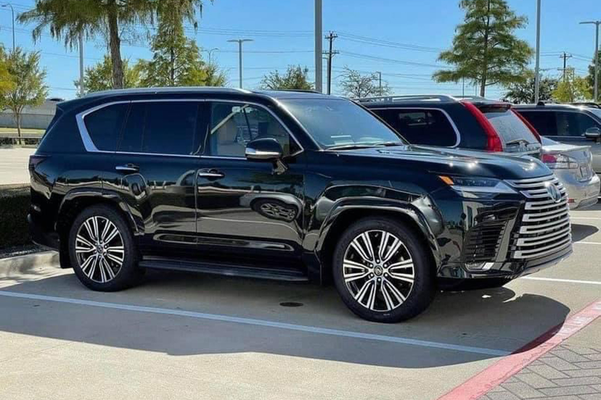 Lexus LX600 7 ghế thiết kế khỏe khoắn, cá tính