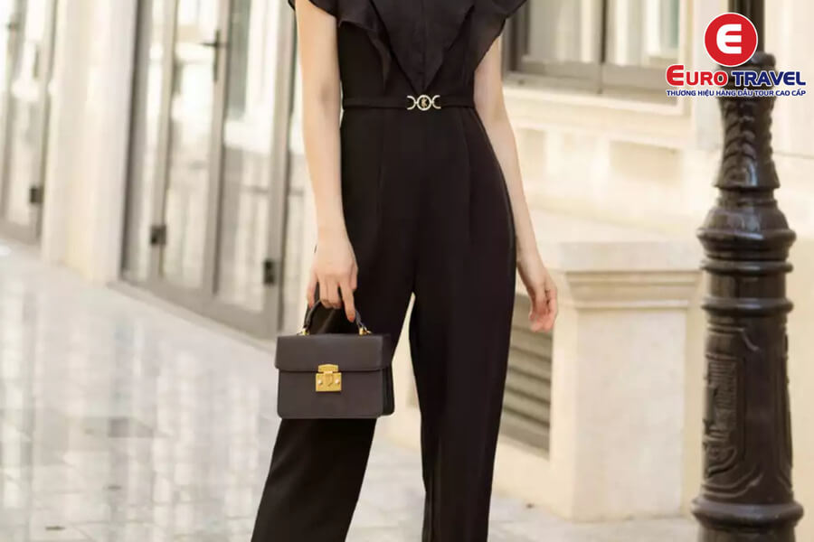 Jumpsuit bất tiện cho những chuyến du lịch