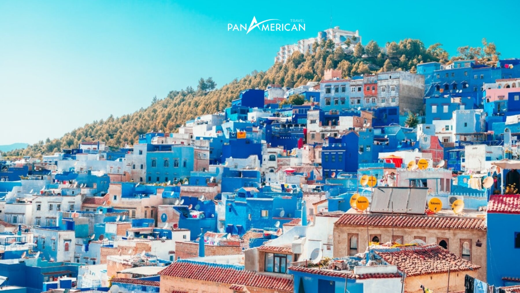 Ngôi làng Chefchaouen xanh ngắt trông ra biển