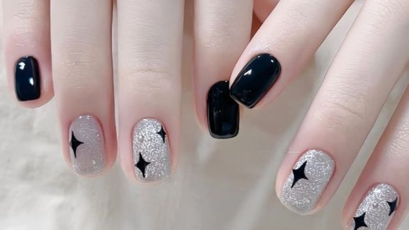 Mẫu nail đen nhũ chanh sả 3 (Ảnh: sưu tầm)