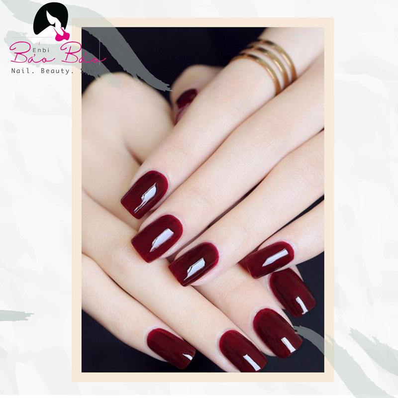 Mẫu nail màu đỏ mận sang chảnh