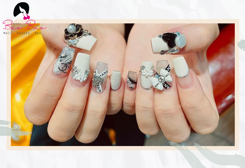 Mẫu nail cầu kỳ đính đá