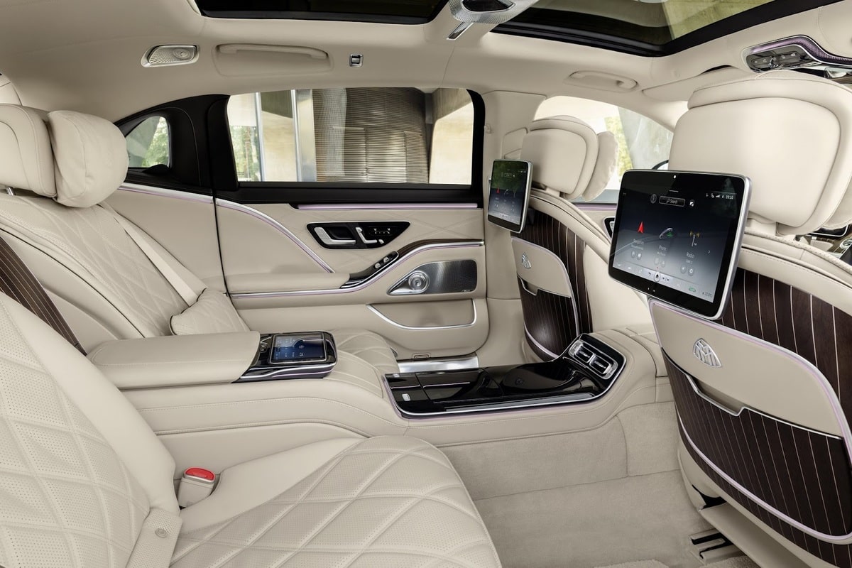 Maybach S600 tích hợp nhiều tiện nghi thông minh