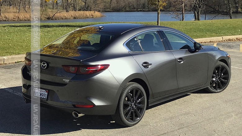 Đuôi xe Mazda 3 Sedan